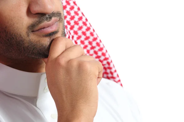 Κοντινό πλάνο ενός ανθρώπου Αραβικά Εμιράτα της Σαουδικής Αραβίας σκέψης — Φωτογραφία Αρχείου
