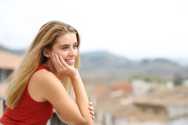 Happy Teenage Girl Contemplating Views Town Balcony — Stock Photo, Image