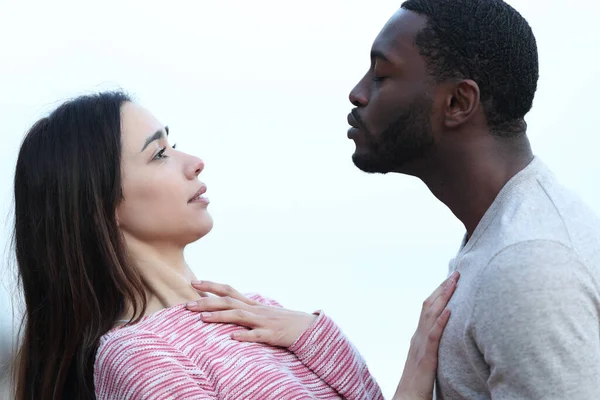 Profile Portrait Woman Rejecting Kiss Man Black Skin — Zdjęcie stockowe