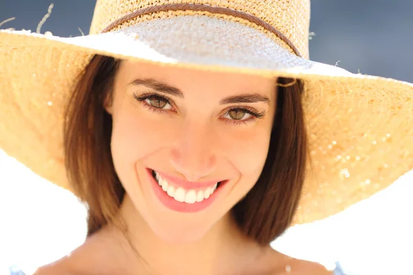 Close Portrait Happy Woman Smiling White Perfet Teeth Wearing Pamela — Stockfoto