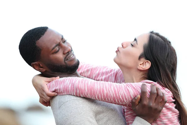 Zijaanzicht Portret Van Een Vrouw Probeert Kussen Een Man Die — Stockfoto