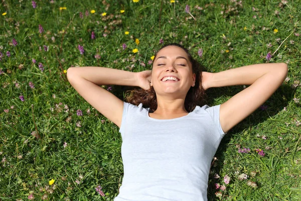 Top View Woman Relaxing Grass Laughing Mountain Park — Stockfoto