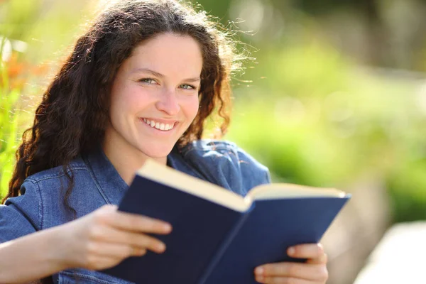 Happy Woman Holding Paper Book Looking Camera Park — Stockfoto