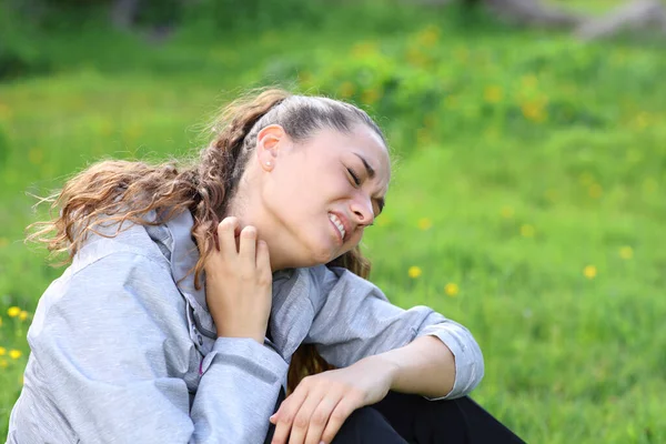 Hiker Scratching Itchy Neck Complaining Insect Bite Mountain —  Fotos de Stock