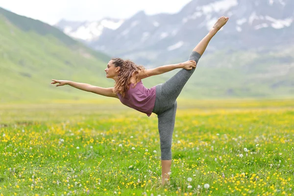 Full Body Portrait Woman Dancing Ballet Mountain — Stockfoto