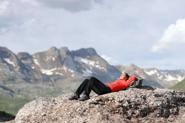 Tired Hiker Red Resting Lying Relaxing Top High Mountain — стоковое фото