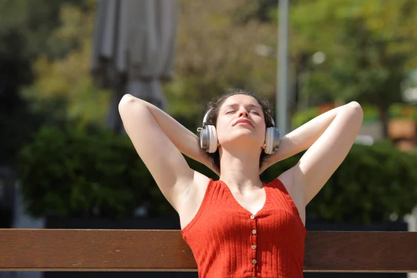 Front View Portrait Woman Relaxing Listening Music Headphones Sitting Bench — Stock Photo, Image
