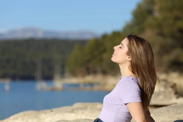 Profile Relaxed Happy Teenager Breathing Fresh Air Loch — Stockfoto