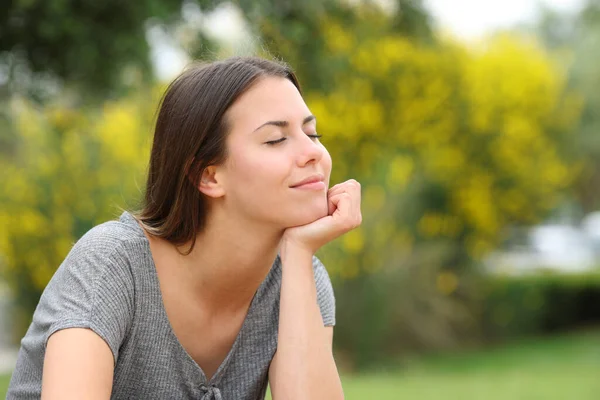 Satisfied Teen Relaxing Sitting Park — Stock Photo, Image