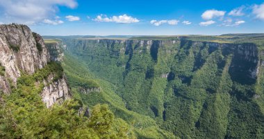 Fortaleza Kanyonunun güzel manzarası - Cambara do Sul- Rio Grande do Sul - Brezilya 