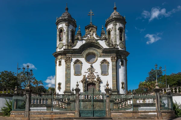 Igreja 'nın Minas Gerais' deki Francisco de Assis Kilisesi 'nin güzel dış görünüşü - So Joo del Rei, Minas Gerais, Brezilya