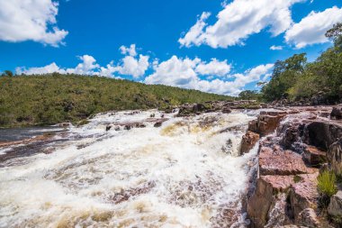 Rio dos Couros 'un (Leathers River) Chapada dos Veadeiros' taki manzarası (Deers Tableland) - Goias, Brezilya
