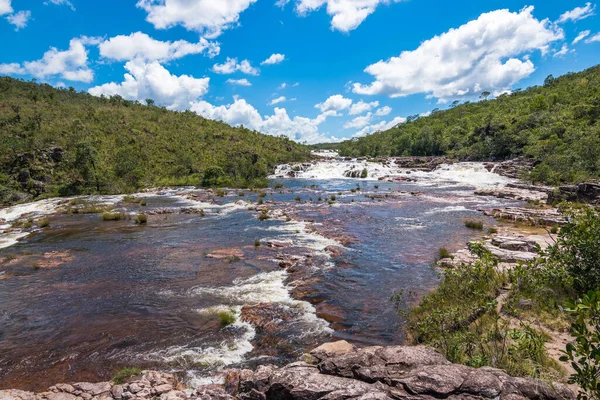 Rio dos Couros 'un (Leathers River) Chapada dos Veadeiros' taki manzarası (Deers Tableland) - Goias, Brezilya