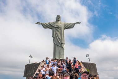 Rio de Janeiro, Rio de Janeiro, Brezilya, Nisan 2019 - Corcovado Dağı 'ndaki Cristo Redentor heykelinin (Kurtarıcı İsa) güzel manzarası