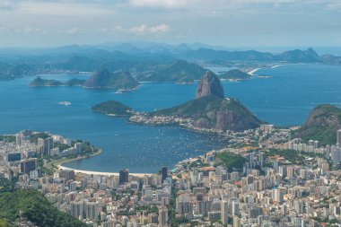 Rio de Janeiro ve Sugar Loaf Dağı 'nın Corcovado Dağı' ndaki güzel manzarası Rio de Janeiro, Brezilya
