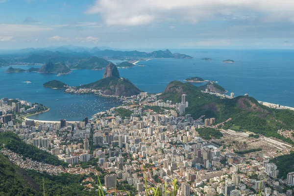 Rio de Janeiro ve Sugar Loaf Dağı 'nın Corcovado Dağı' ndaki güzel manzarası Rio de Janeiro, Brezilya