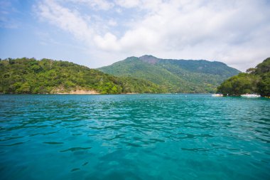 Ilha Grande 'deki güzel Mavi Göl (Lagoa Azul) Manzarası - Ilha Grande, Angra dos Reis, Brezilya