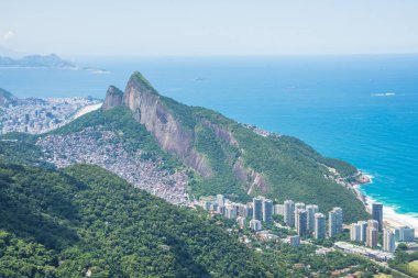Pedra Bonita - Rio de Janeiro, Brezilya 'da Morro Dois Irmaos (İki Kardeş Tepesi) manzarası