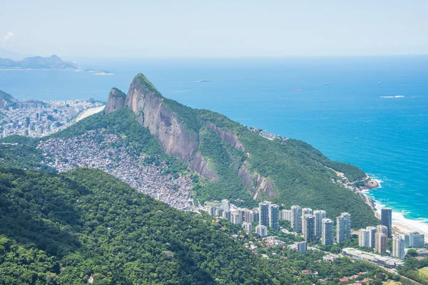 Pedra Bonita - Rio de Janeiro, Brezilya 'da Morro Dois Irmaos (İki Kardeş Tepesi) manzarası