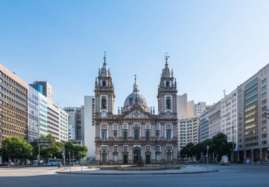 Rio de Janeiro, Brezilya, Haziran 2018 - Rio de Janeiro 'da ünlü bir Katolik kilisesi olan Igreja da Candelaria manzarası