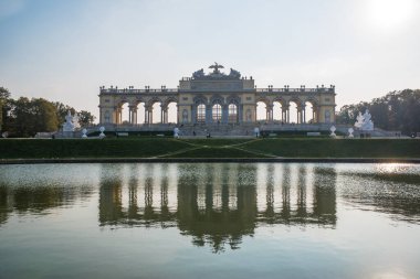 Viyana, Avusturya, Ekim 2018 - Schonbrunn Bahçeleri 'ndeki görkemli manzara