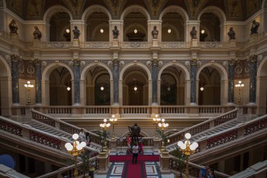 Prag, Çek Cumhuriyeti, Haziran 2019 - Wenceslas Meydanı 'ndaki güzel Prag Ulusal Müzesi' nin (Narodni Muzeum) iç manzarası 