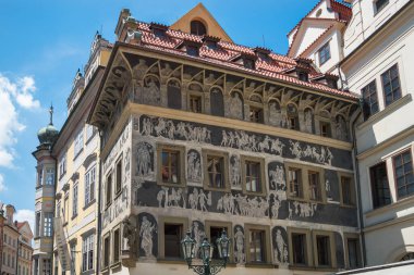 Prag, Çek Cumhuriyeti, Haziran 2019 - Prag 'ın eski ikizindeki bir evde güzel sanat ayrıntıları