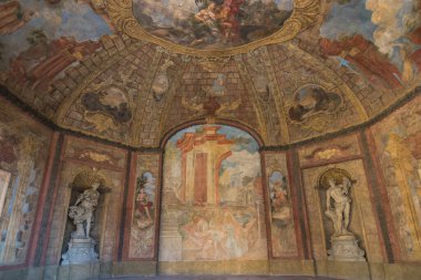 Prag, Çek Cumhuriyeti, Haziran 2019 - Vrtba Garden 'daki güzel barok fresklerin manzarası 