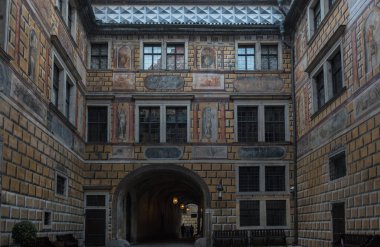 Cesky Krumlov Kalesi 'nde bir patika görüntüsü - Cesky Krumlov, Çek Cumhuriyeti