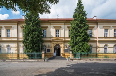 Terezin, Çek Cumhuriyeti, Haziran 2019 - Terezin Anıtı 'nın önü - Getto Müzesi