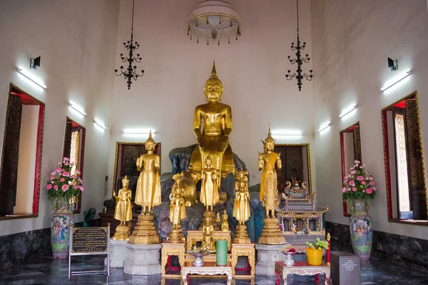 Bangkok Thaiand November 2017 View Golden Buddha Statues Shrine Wat —  Fotos de Stock