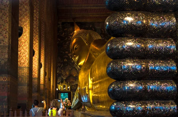 Bangkok Thailand November 2017 View Golden Reclined Buddha Statue Wat —  Fotos de Stock