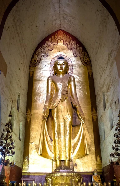 Bagan Myanmar Vista Una Estatua Oro Hermosa Buddha Dentro Del —  Fotos de Stock