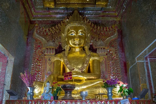 Mandalay Myanmar Noviembre 2017 Vista Una Estatua Dorada Budhha Santuario —  Fotos de Stock