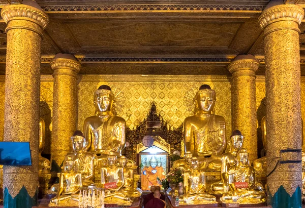 Yangón Myanmar Noviembre 2017 Vista Algunas Estatuas Buda Pagoda Shwedagon —  Fotos de Stock