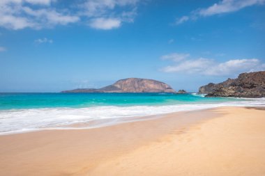 View of the beautiful Shells Beach (Playa de Las Conchas) at La Graciosa Island (Isla la Graciosa) - La Graciosa, Canary Islands, Spain