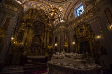 Toledo, İspanya, Ekim 2019 - Toledo 'da eski bir kız okulu olan Colegio de Doncellas Nobles' da bir şapelin manzarası 