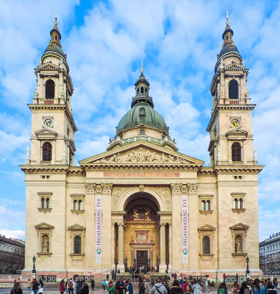 ブダペスト ハンガリー 2016年3月 美しい聖シュテファン大聖堂の眺め — ストック写真