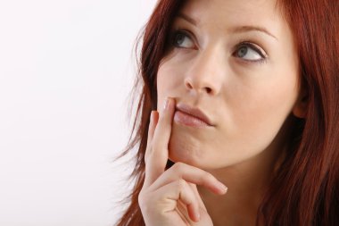 Genç ve güzel bir bayana yaklaş.