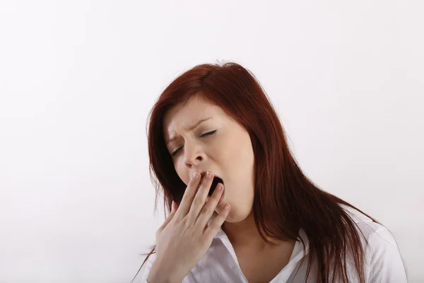 Mulher fazendo um grande bocejo — Fotografia de Stock