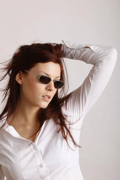 Sexig kvinna med solglasögon — Stockfoto