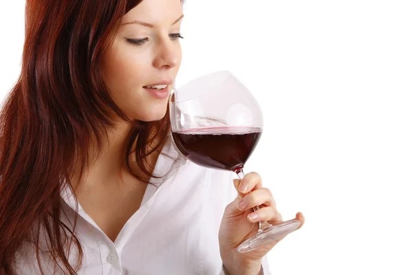 Красива молода жінка насолоджується вином — стокове фото