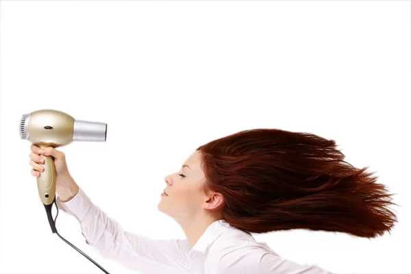 Hermosa mujer secándose el cabello con secador de pelo —  Fotos de Stock