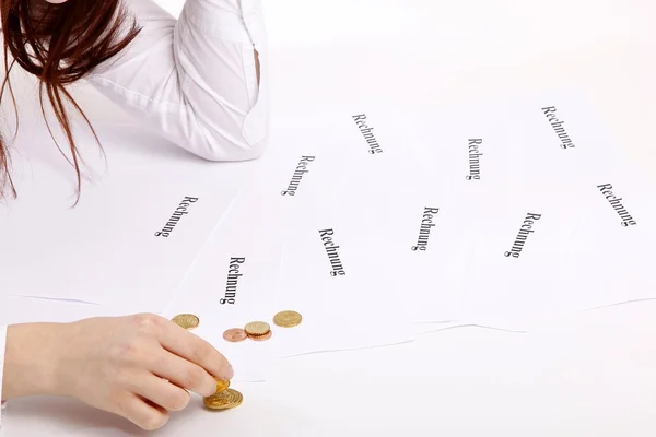 동전 계산 하는 여자 — 스톡 사진