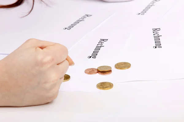 Woman counting coins — Stock Photo, Image