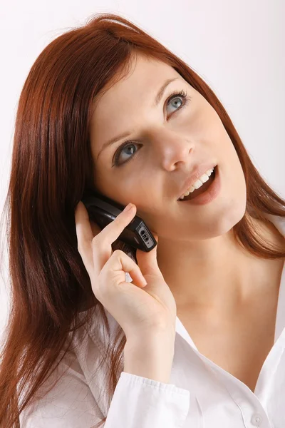 Telefonla konuşan güzel bir kadın. — Stok fotoğraf