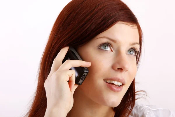 Una hermosa mujer hablando por teléfono — Foto de Stock