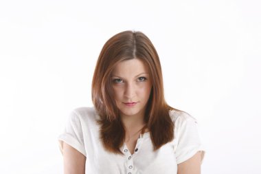 kız beyaz bir t-shirt ve jeans poz