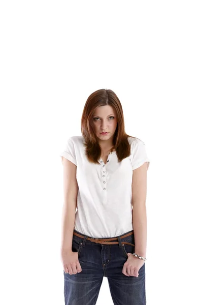 Dziewczyna pozuje w biały t-shirt i dżinsy — Zdjęcie stockowe