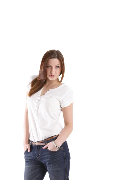 Dívka pózuje v bílé tričko a džíny — Stock fotografie